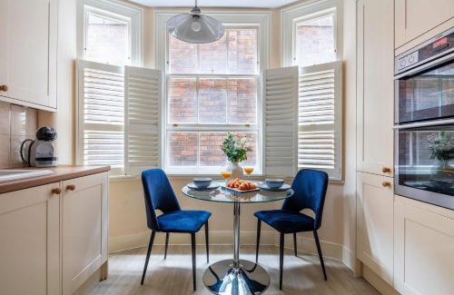 City of Westminster Apartment | BnBNova - Heart of Mayfair - 3BR - Bond St