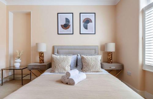City of Westminster Apartment | BnBNova - Heart of Mayfair - 3BR - Bond St