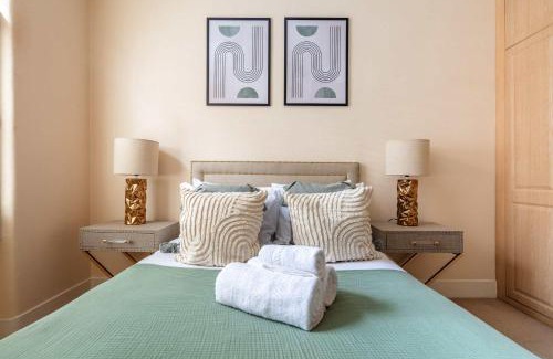 City of Westminster Apartment | BnBNova - Heart of Mayfair - 3BR - Bond St