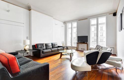 Arts-et-Metiers Apartment | BnBNova - Le Marais & Place de la Republique - 3BR