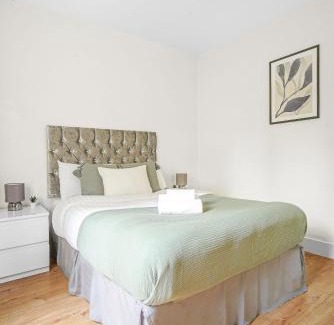 Paddington Apartment | BnBNova - Paddington - 3BR with Balcony