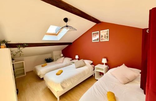 Republique - Tolstoi House | BnGo I Maison Mimosa I Jardin, 3 chambres, 9 personnes