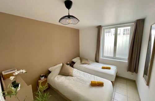 Republique - Tolstoi House | BnGo I Maison Mimosa I Jardin, 3 chambres, 9 personnes