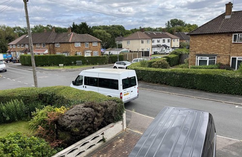 Borehamwood House | BnJ Luxury 2 Bedroom Cozy Retreat in Borehamwood