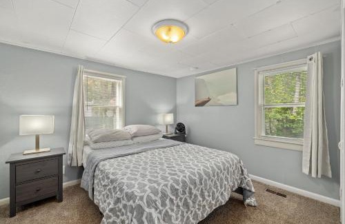 Central - Terry Apartment | Bo's Cozy Green DADU Bungalow with shared Hot Tub, Sauna