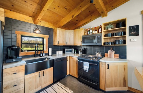 Bouckville House | Bo's Hideaway: Waterfront Retreat near Colgate University!