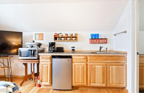 Central - Terry Apartment | Bo360 Old West Landing with Hot Tub and Sunrise Views