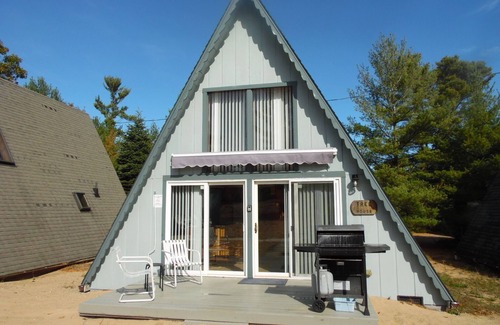 Oscoda Cabin | Board Walk Beach 2 Tree House one of 3 cabins on Lake Huron