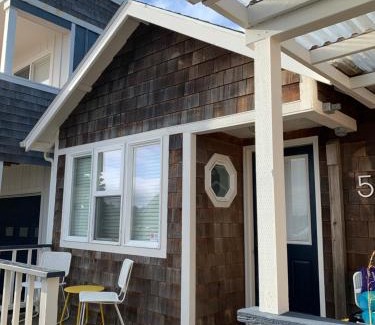 Long Beach Hotel | Boardwalk Cottages