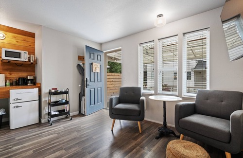 Long Beach Hotel | Boardwalk Cottages