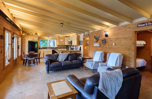Lakeside House | Boat Access Only Cabin In Lakeside - Pet Friendly