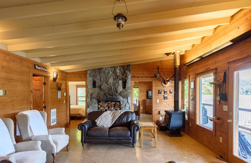 Lakeside House | Boat Access Only Cabin In Lakeside - Pet Friendly