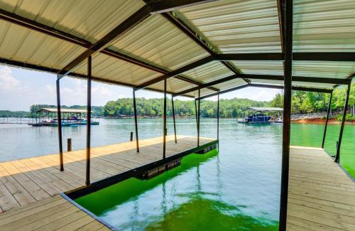 Lavonia House | Boat Dock and Lake Hartwell Access Family Getaway!