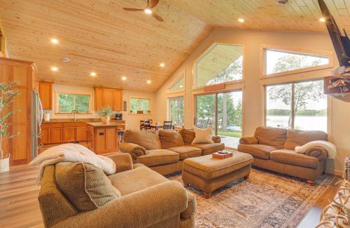 Siren House | Boat Dock, BBQ and Fireside Fun Clam Lake Cabin