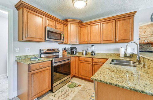 Slidell House | Boat Dock & Lift: Waterfront Getaway in Slidell!
