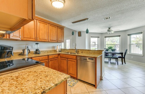 Slidell House | Boat Dock & Lift: Waterfront Getaway in Slidell!