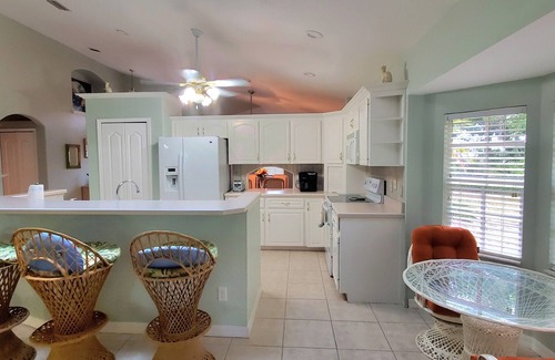 Edgewater House | BOAT DOCK SPOT DOLPHIN/FISH Deals-Cozy house 3/2 , 5 mins to New Smyrna Beach.