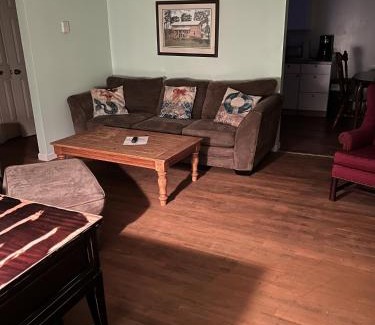 Willoughby Spit Apartment | Boat House Ground Floor #2 - 1 BR WaterFront, Wifi apts