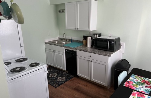 Willoughby Spit Apartment | Boat House Ground Floor #2 - 1 BR WaterFront, Wifi by RedAwning