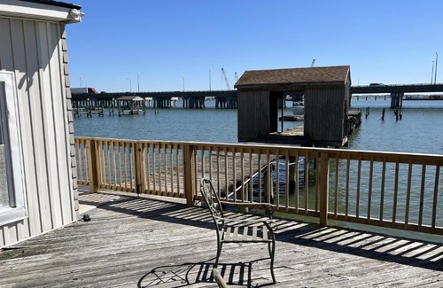 Willoughby Spit Apartment | Boat House Studio - Water Front Pets WiFi Smart TV apts