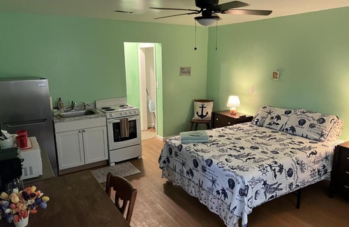 Willoughby Spit Apartment | Boat House Studio - Water Front Pets WiFi Smart TV apts