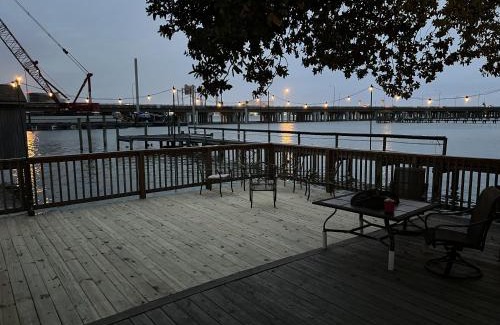Willoughby Spit Apartment | Boat House Studio - Water Front Pets WiFi Smart TV apts