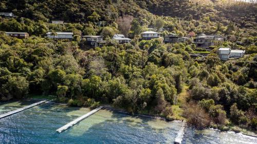 Lake Tarawera House | Boat Shed Bay - Stunning Lake Tarawera Views