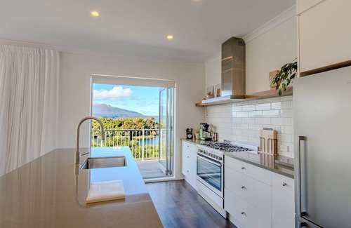 Lake Tarawera House | Boat Shed Bay - Stunning Lake Tarawera Views
