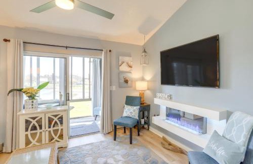 Oak Harbor Apartment | Boat Slip and Pool Access Oak Harbor Haven!