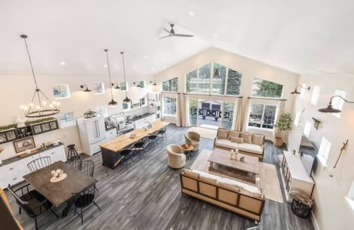 Coeur d'Alene House | Boat slip, Community beach, arcade games, water toys!