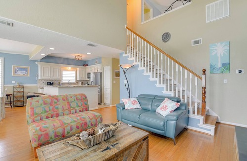 Galveston House | Boat Slip + Decks: Waterfront Gem Near Galveston!