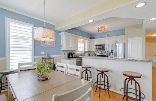 Galveston House | Boat Slip + Decks: Waterfront Gem Near Galveston!