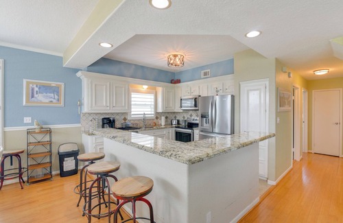 Galveston House | Boat Slip + Decks: Waterfront Gem Near Galveston!