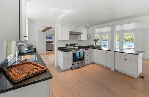 Newbury House | Boat slip, waterfront,newly renovated, near beaches & Newburyport. Pet-Friendly!
