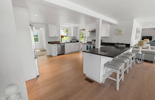 Newbury House | Boat slip, waterfront,newly renovated, near beaches & Newburyport. Pet-Friendly!