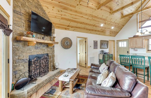 Murphy Cabin | Boat, Swim & Fish: Family Cabin in Murphy!