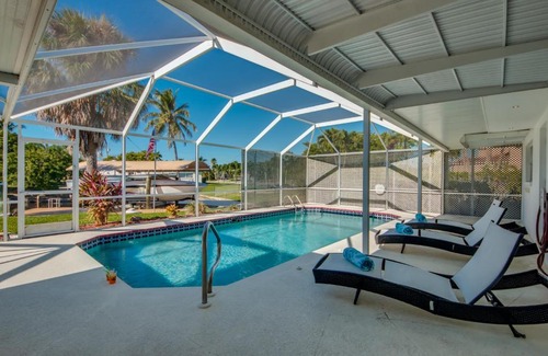 Yacht Club House | BOATERS.HOUSE Cape Coral, Florida