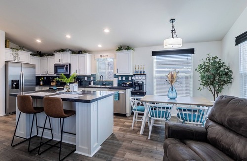 Cienega Springs House | Boater’s Paradise: 3BR Home 1 Mile from Launch Ramp – Bring Your Boats & Toys!