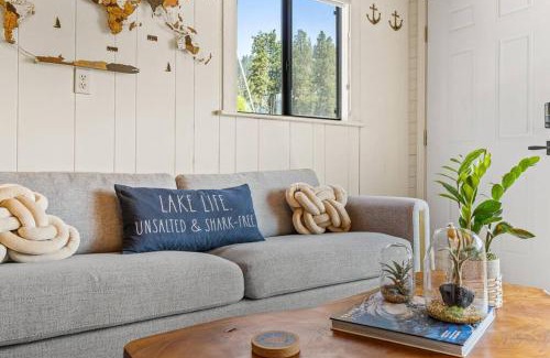 Bayview House | Boats N Rows Float Home