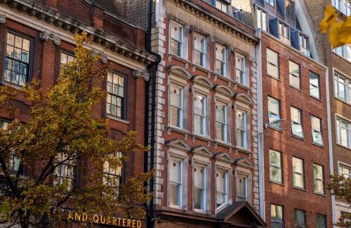 Tower Hill Apartment | Bob W Tower of London