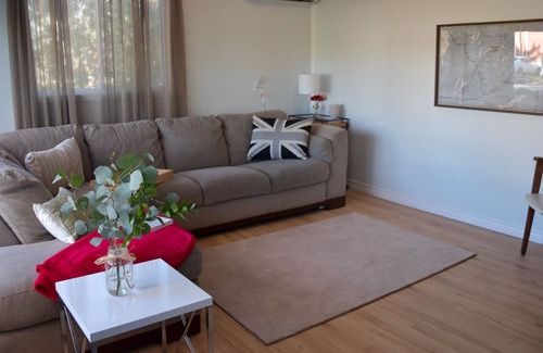 Bobcaygeon Apartment | Bobcaygeon! 1 Bedroom Apartment Close to Patios & Shops