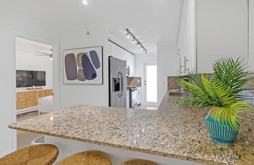 Boca Raton Apartment | Boca Waterfront Watch the Boats Pool & Gym