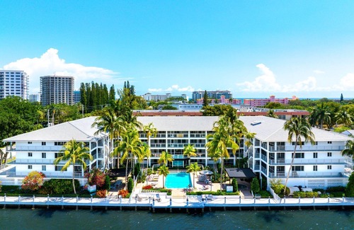 Boca Raton Apartment | Boca Waterfront Watch the Boats Pool & Gym
