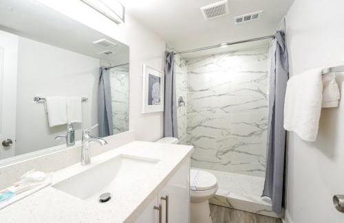 Boca Raton Apartment | Boca Waterfront with Pool, Gym, Parking and Short Walk to the Beach