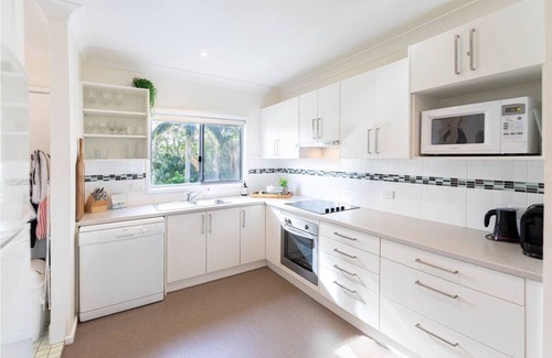 Fingal Bay Apartment | Bodhi's Beach house for the whole Family