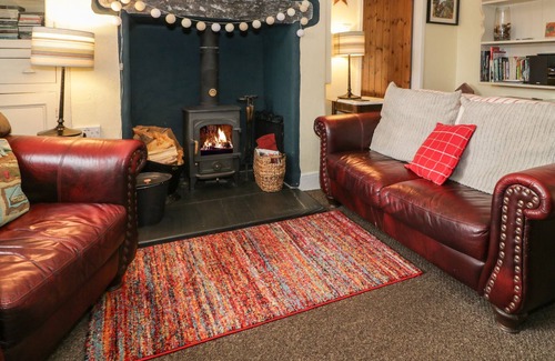 Penrhyndeudraeth Cottage | BODORWEL COTTAGE, pet friendly, with open fire in Penrhyndeudraeth
