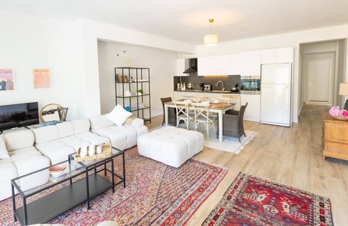 Yaliciftlik Apartment | Bodrum Bliss: Stunning Flat w Pool and Garden
