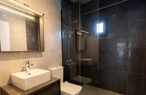 Yaliciftlik Apartment | Bodrum Bliss: Stunning Flat w Pool and Garden