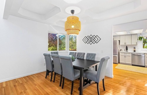 Renton House | Bodur's Rustling Leaves - EV Charge, BBQ, Privacy