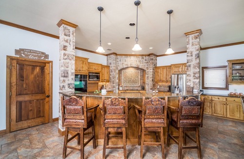 Boerne House | Boerne Hill Country 4000 sq ft Private Estate with Pool on 13+ Acres, Sleeps 12